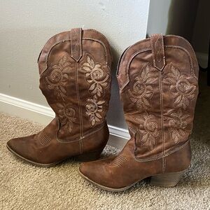 Rampage Brown Embroidered Western Boots